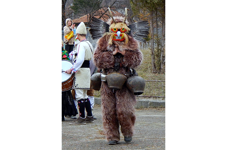 НА СИРНИ ЗАГОВЕЗНИ  Парад на маската в Копривщица