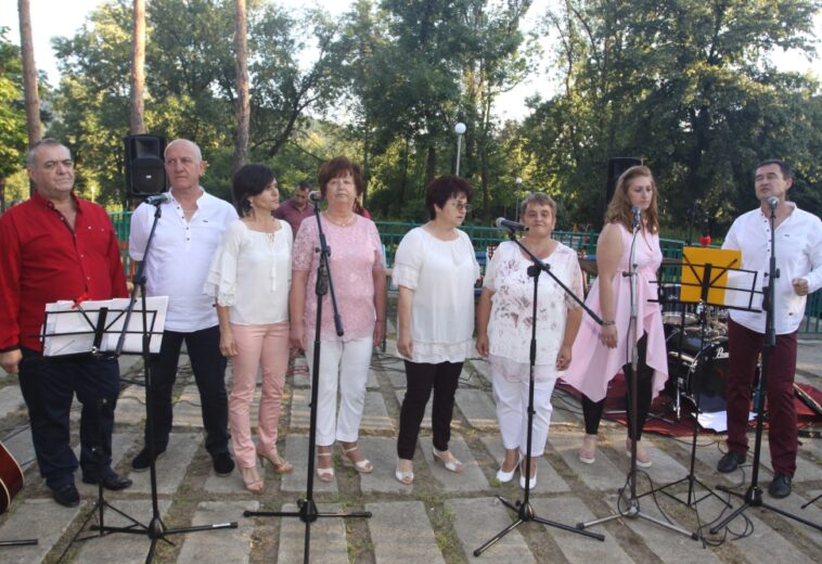 ГРУПА „АСТРОИДА“ И МЕСТНИ ТАЛАНТИ  С концерт за жителите на Пирдоп