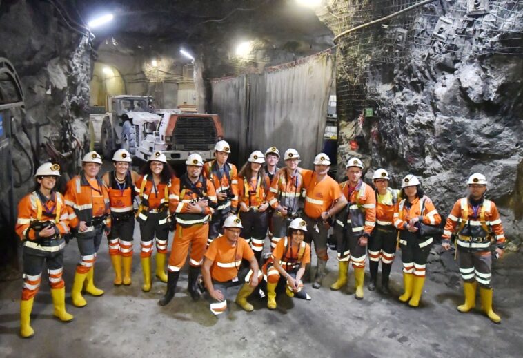 Иновативен смарт център следи работата в рудник „Челопеч“