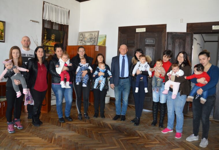 В КОПРИВЩИЦА  Орисаха първото за общината бебе от миналата година