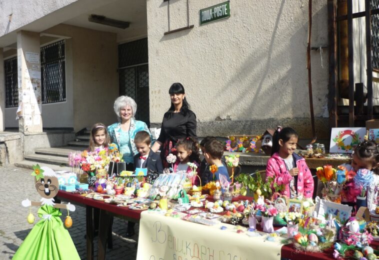 Деца продаваха на Разпети петък в Златица