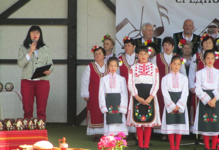 В ОБЩИНА ЧАВДАР  Дванадесети национален фолклорен фестивал „Да запеем заедно песните на Средногорието”