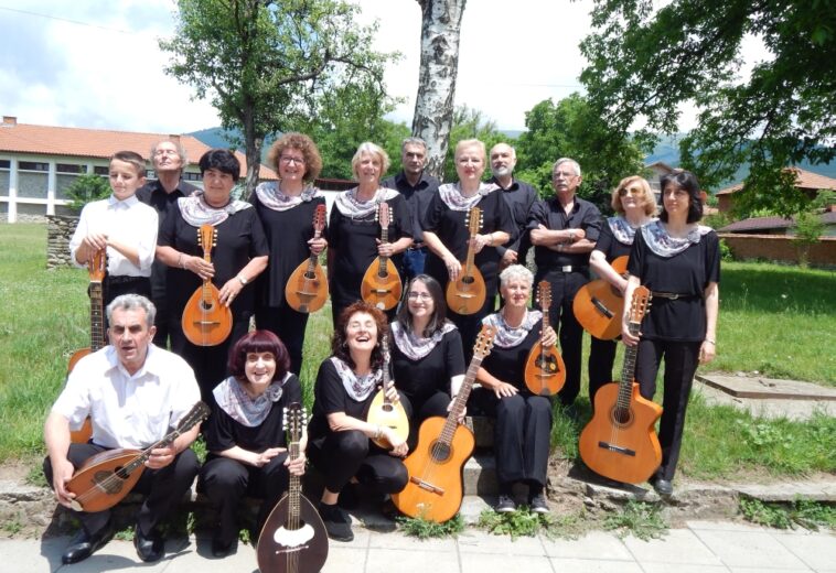 В МИРКОВО  Трети празник на мандолинните оркестри