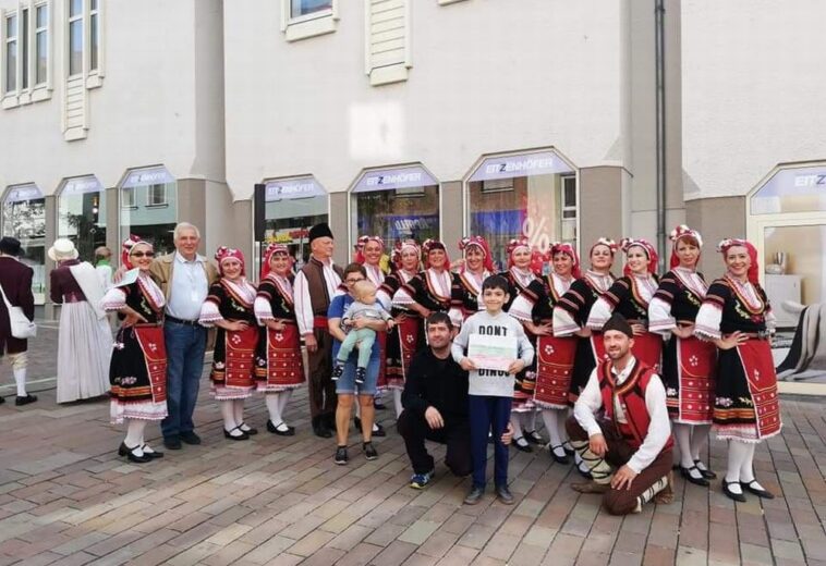 КОПРИВЩЕНЦИ ОТ „КРЪШНО ХОРО“  Единствените българи на фолклорния фестивал „Европеада“