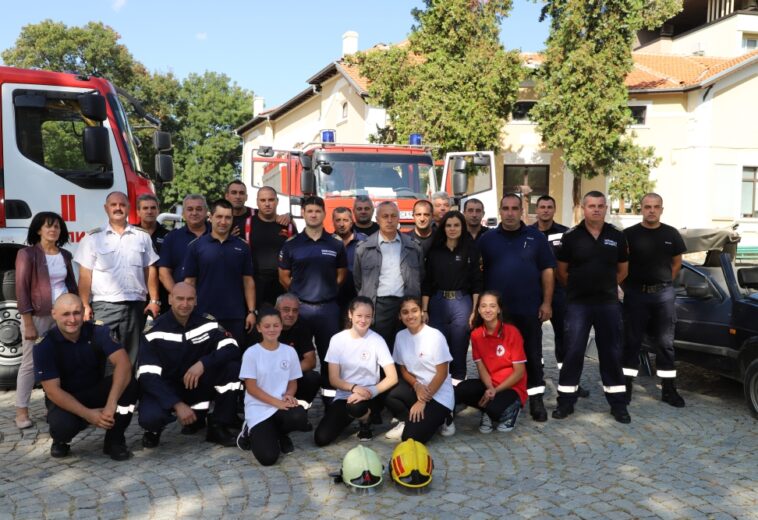 ОГНЕБОРЦИТЕ НА ПИРДОП  Демонстрираха умения в Седмицата на пожарната безопасност