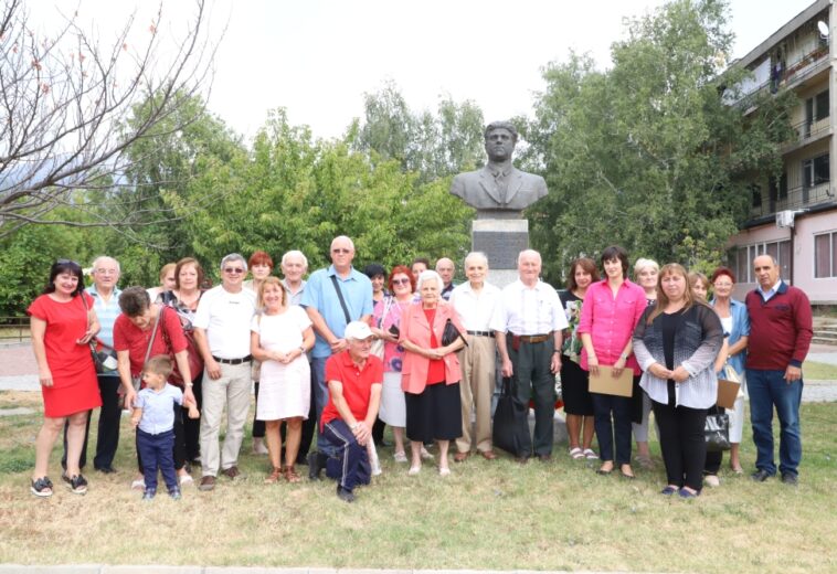 В ЗЛАТИЦА  Честваха Съединението и 119 години от рождението на Вълко Червенков