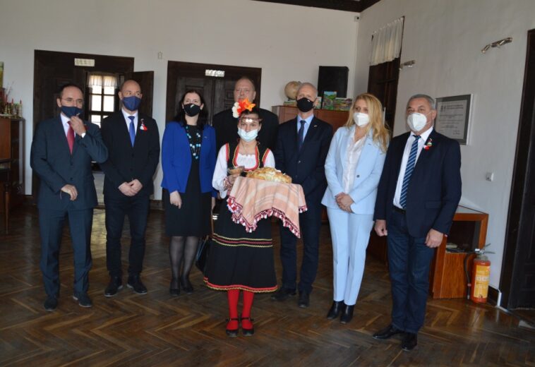Делегация на Унгария посети Копривщица на националния празник