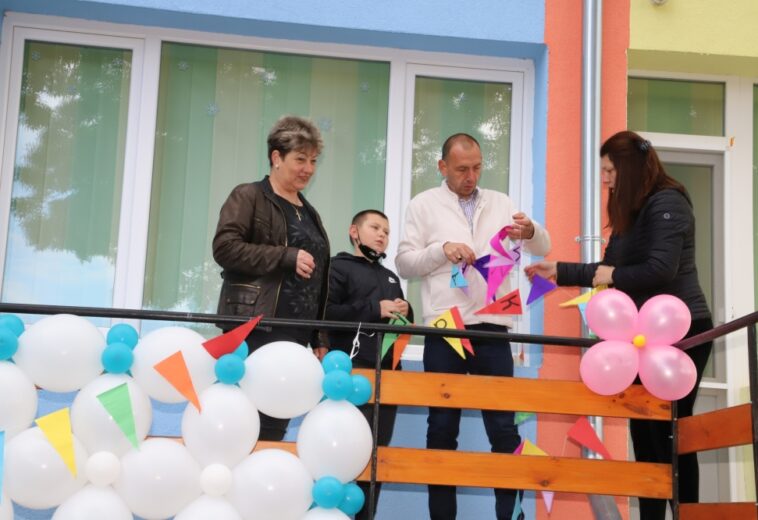 СЪВЕТНИЦИ ОТ ПИРДОП  Украсиха детските заведения в общината на 1 юни