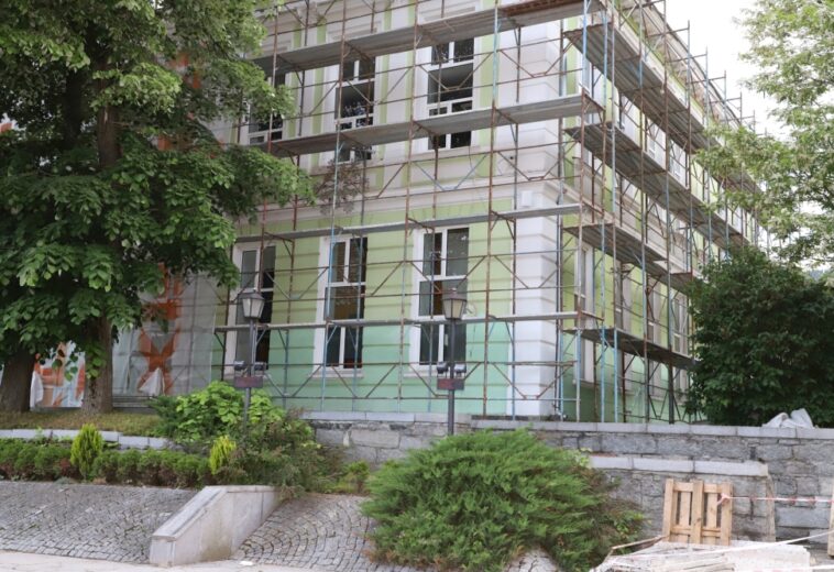 В КОПРИВЩИЦА  Започва ремонт на сградата на общинската администрация