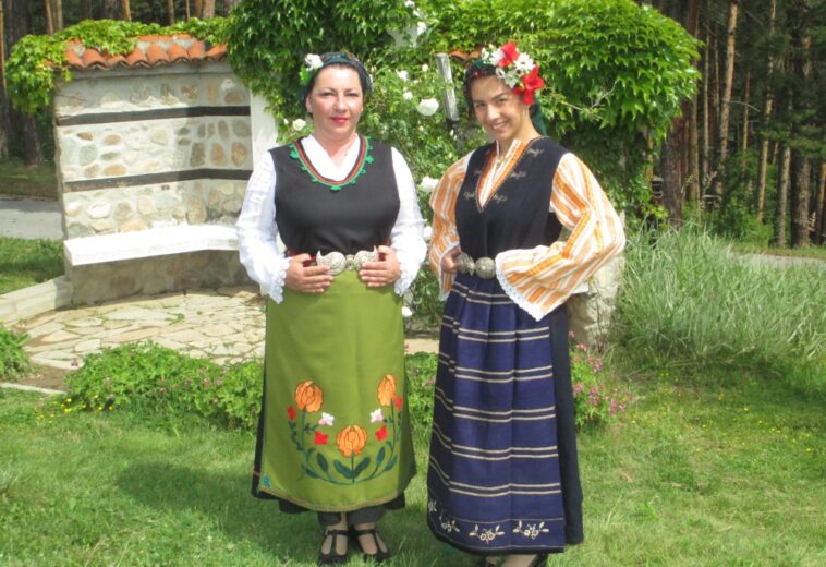 НИКОЛИНА И ЦВЕТАНКА ГЕОРГИЕВИ ОТ ЗЛАТИЦА  Със златен медал от фестивал в Тетевенския балкан