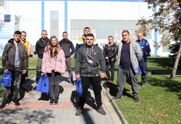 Ученици дуално обучение от ПГ „Златица” работят в „Аурубис България”